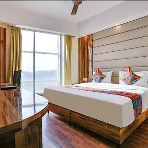 Fabexpress Kapashera Residency Hotel